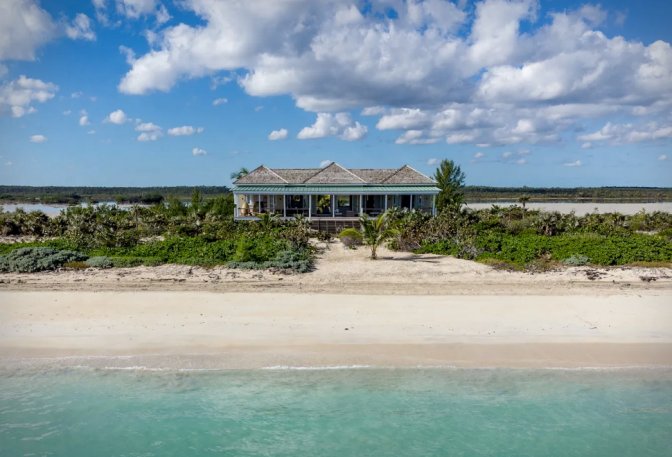 ALLAMANDA BEACHFRONT HOUSE - Image
