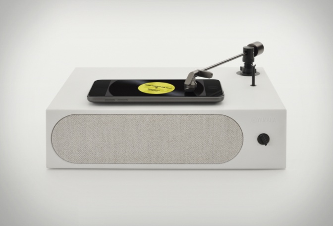 YAMAHA SMARTPHONE TURNTABLE - Image