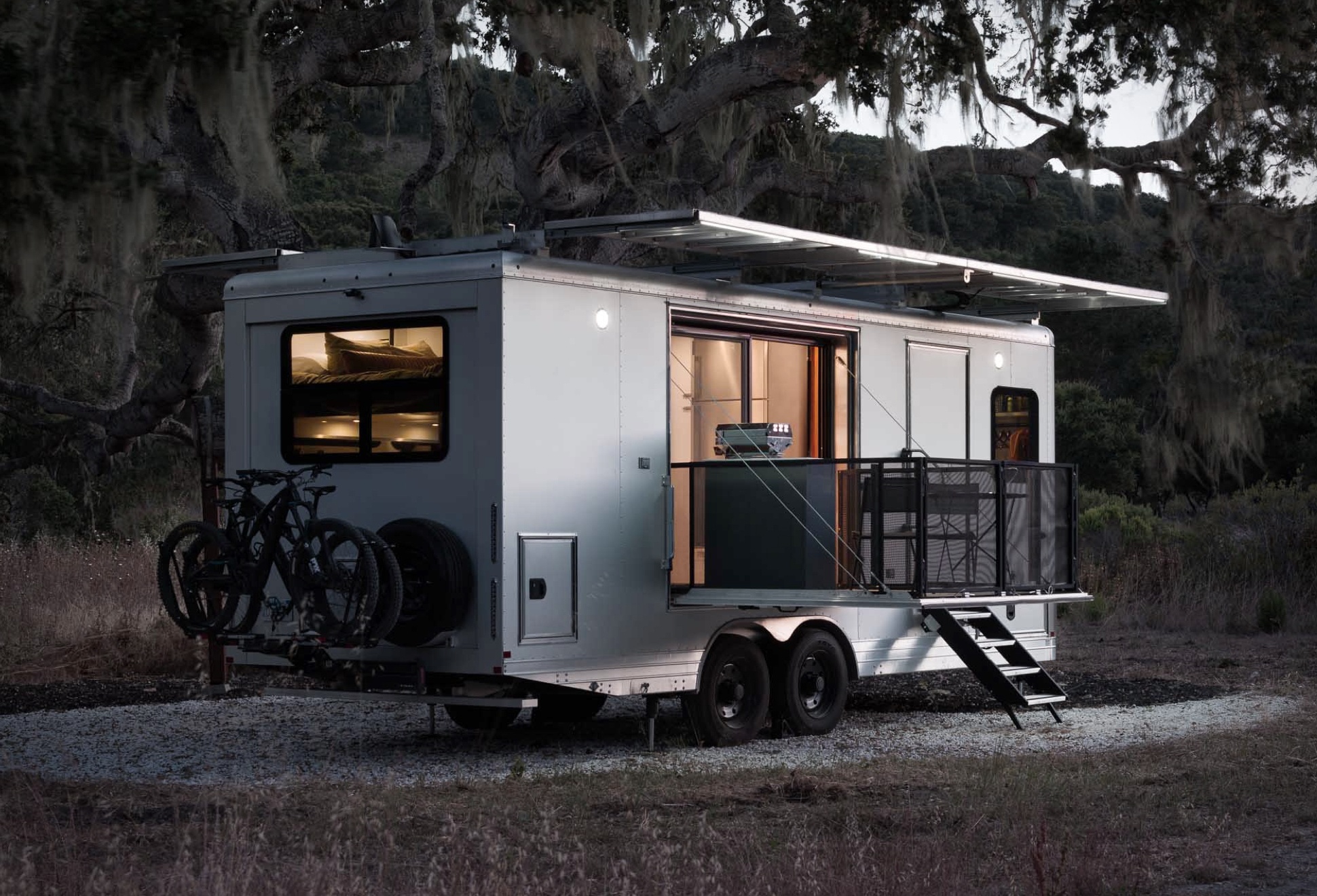 Living Vehicle HD24 Travel Trailer | Image