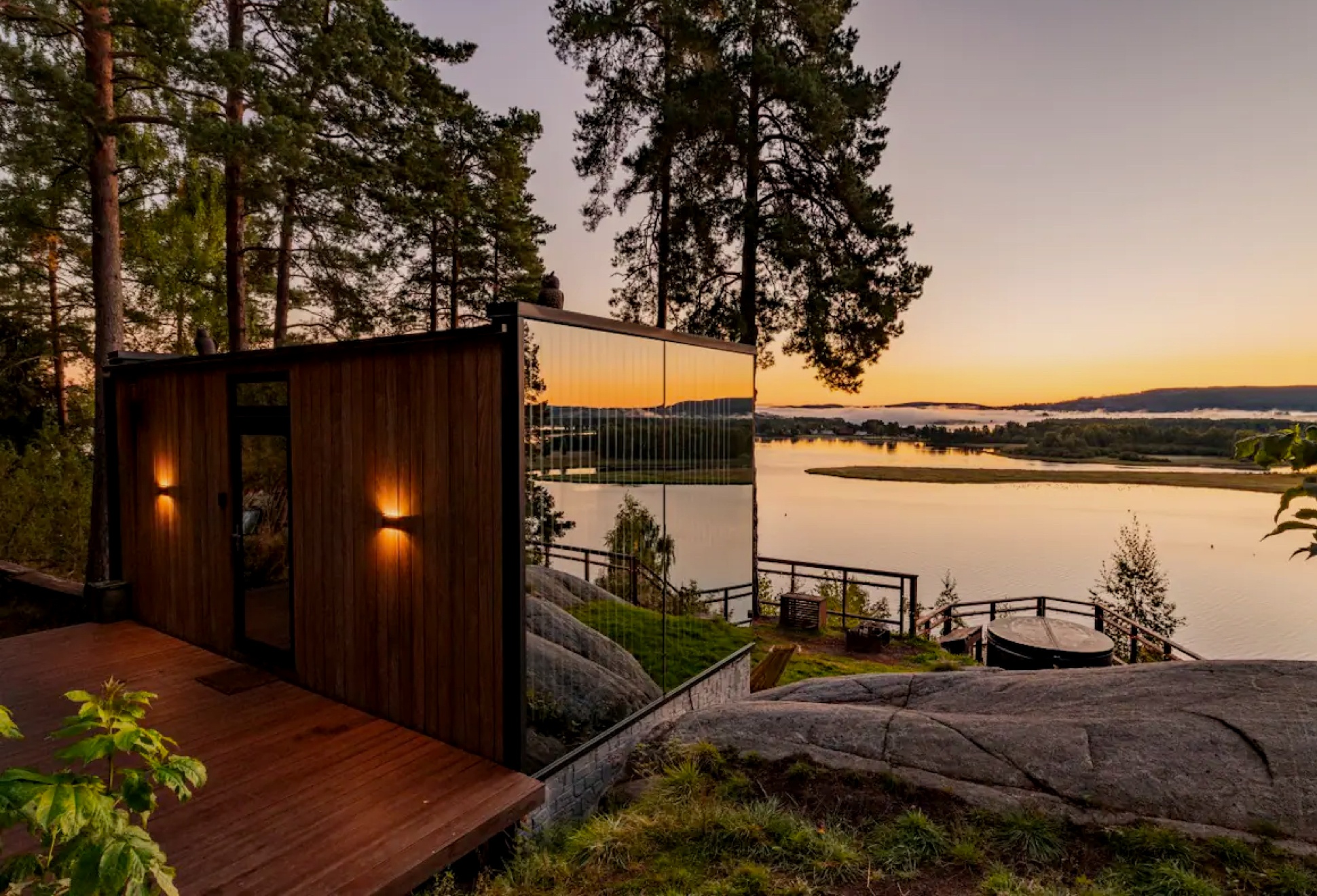 Wonderinn Mirrored Glass Cabin | Image