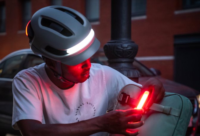 Aura Smart Cycling Helmet - Image