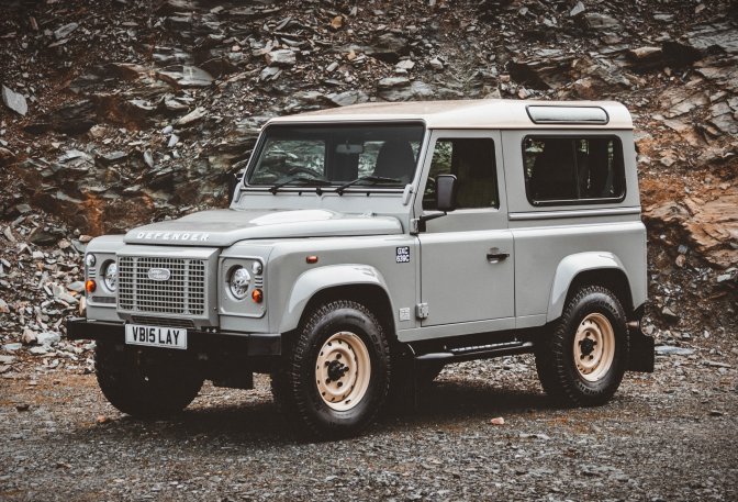 LAND ROVER CLASSIC DEFENDER WORKS V8 ISLAY EDITION - Image