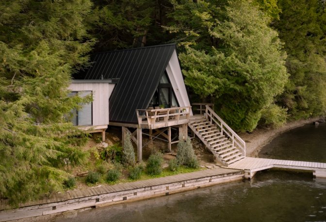 QUEBEC LAKE COTTAGE - Image