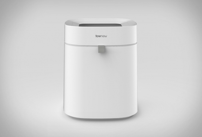 Townew Self-Changing Trash Can - Image