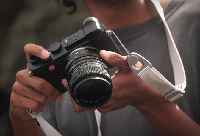 URTH CAMERA STRAPS - Image