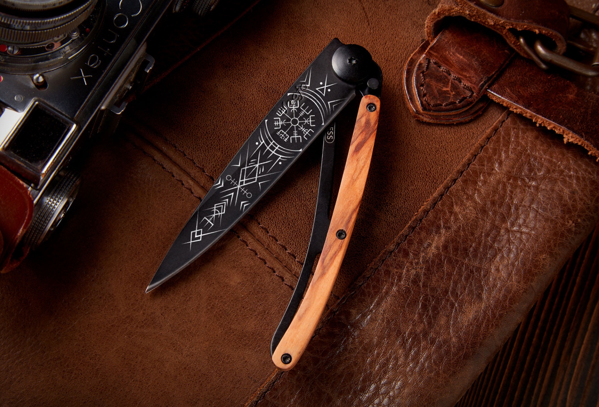 Deejo Customizable Pocket Knives | Image