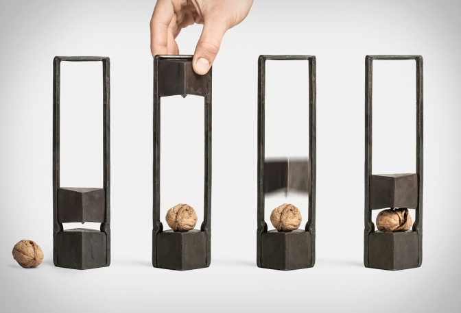Guillotine Nutcracker - Image