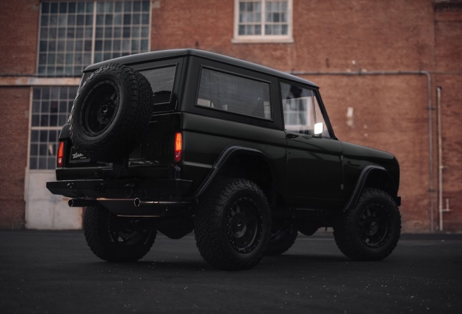 KINDRED BLACK ICE BRONCO - Image