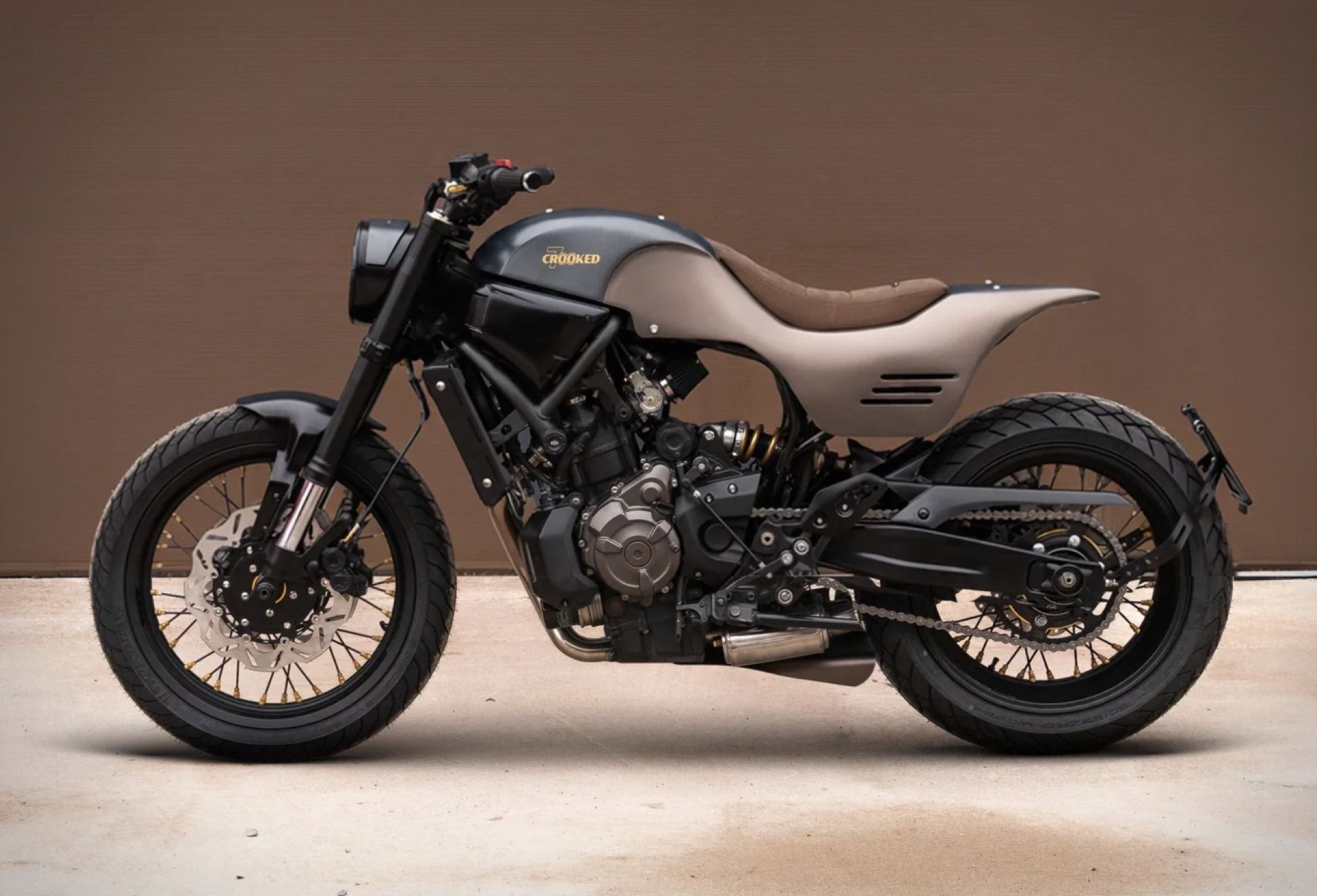 Crooked Yamaha XSR700
