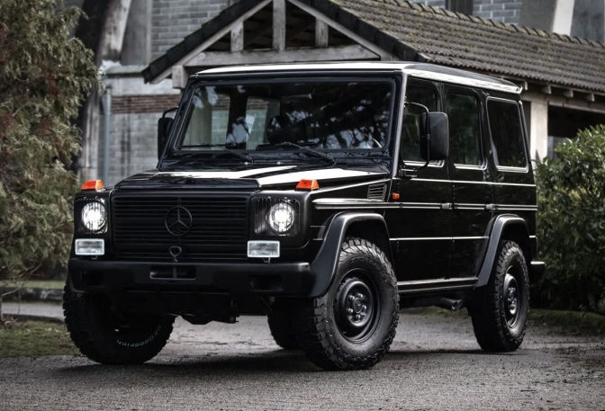 2000 All-Black Mercedes G-Wagon - Image
