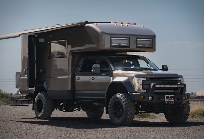 2017 Ford F-550 EarthRoamer - Image