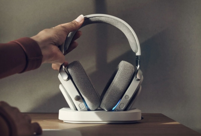 FRACTAL SCAPE WIRELESS GAMING HEADSET - Image