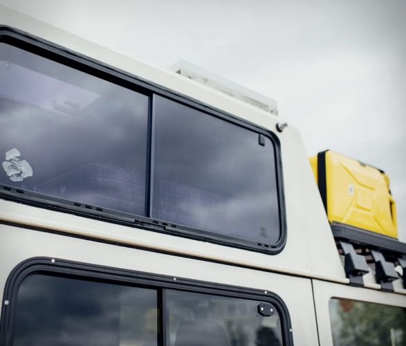 1993-land-rover-defender-camper-11.jpg | Image