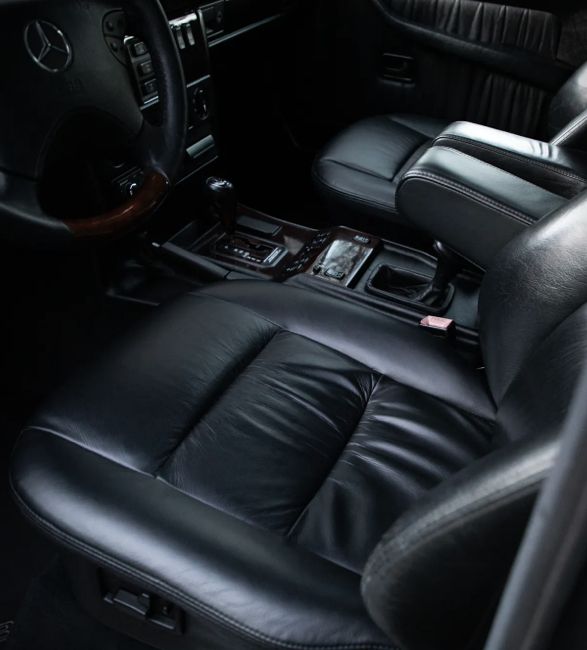 2000-all-black-mercedes-g-wagon-8.jpg
