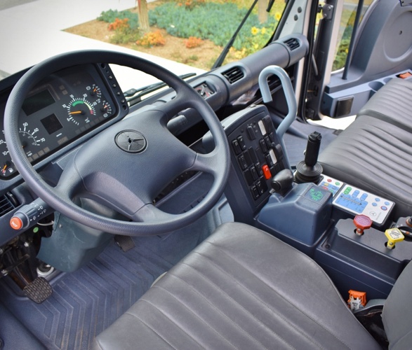 2004-mercedes-benz-unimog-u500-10.jpg