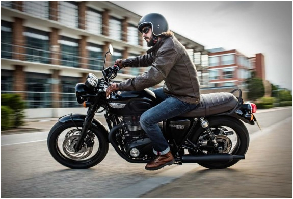 2016-triumph-bonneville-11.jpg