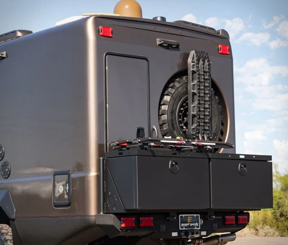 2017-ford-f-550-earthroamer-11.jpg