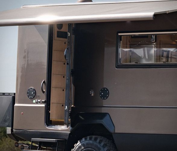 2017-ford-f-550-earthroamer-12.jpg