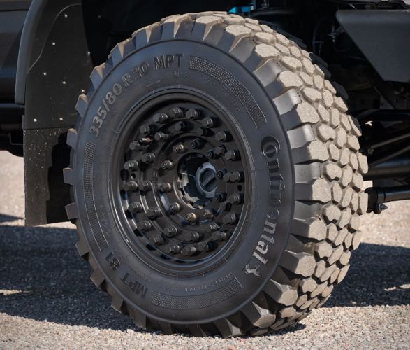 2017-ford-f-550-earthroamer-13.jpg