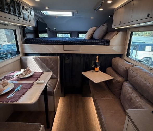 2017-ford-f-550-earthroamer-16.jpg