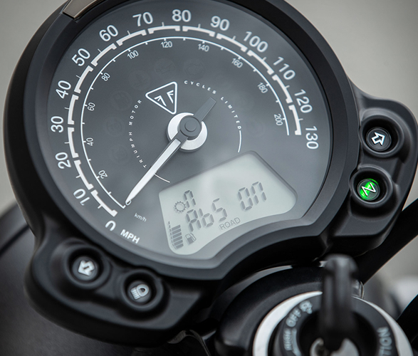 2019-triumph-street-scrambler-8.jpg