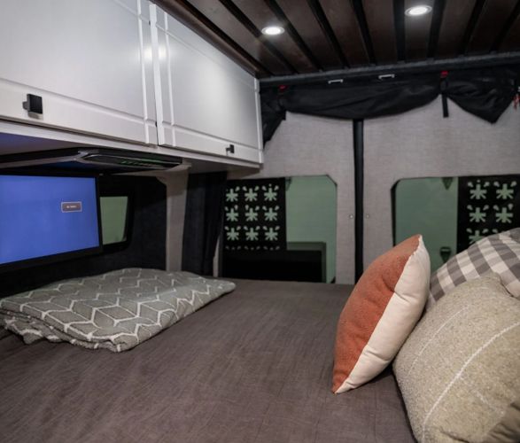 2022-sprinter-4x4-camper-10.jpg | Image