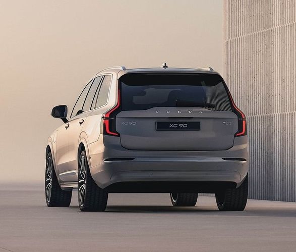 2025-volvo-xc90-5.jpg | Image
