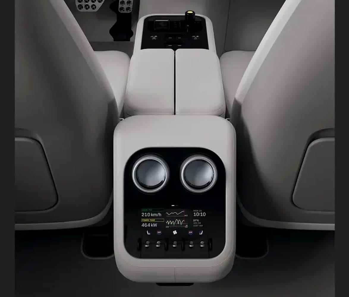 2026-ferrari-luce-tailor-made-14.jpg | Image