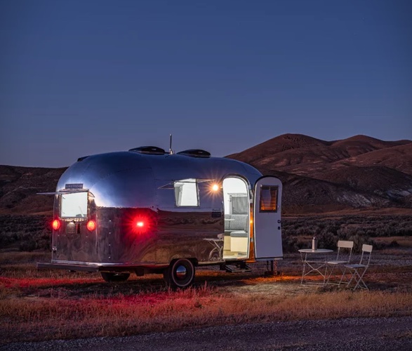 airstream-mobile-office-10.jpg