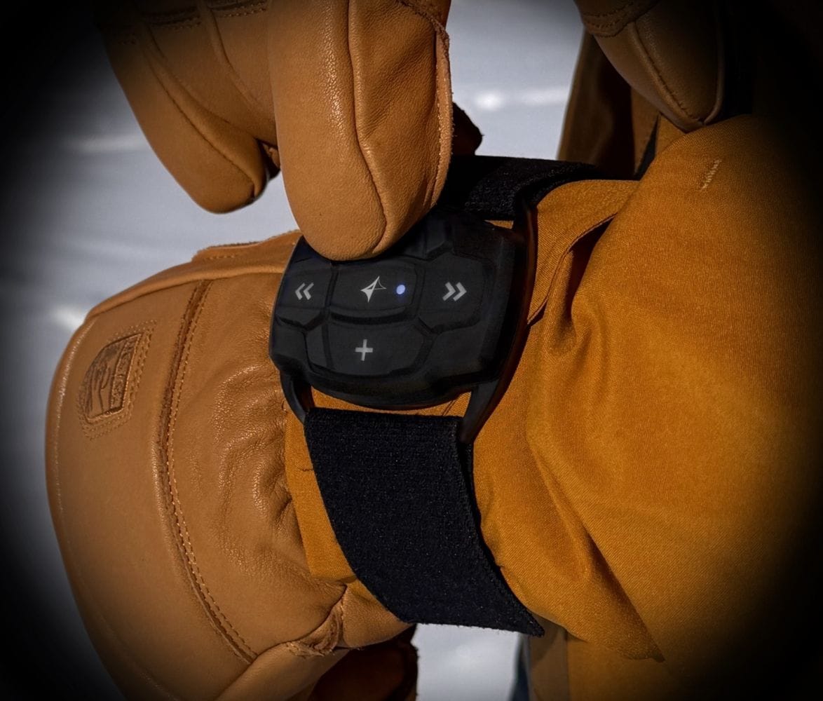 airturn-mav-bluetooth-media-controller-5.jpg | Image