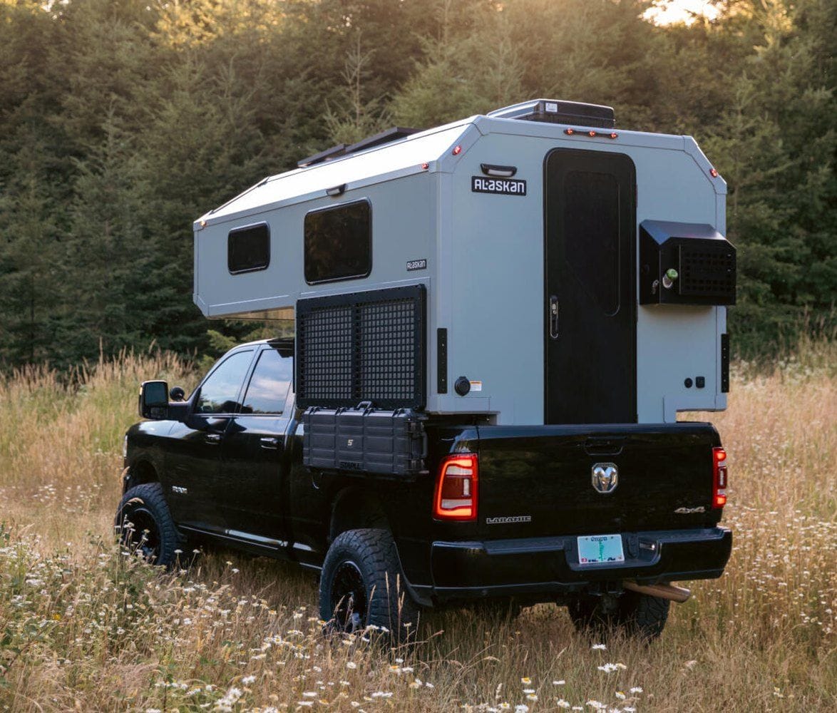 alaskan-hs-640-composite-pickup-camper-03-rear-three-quarter-exterior-1174x1000.jpg | Image