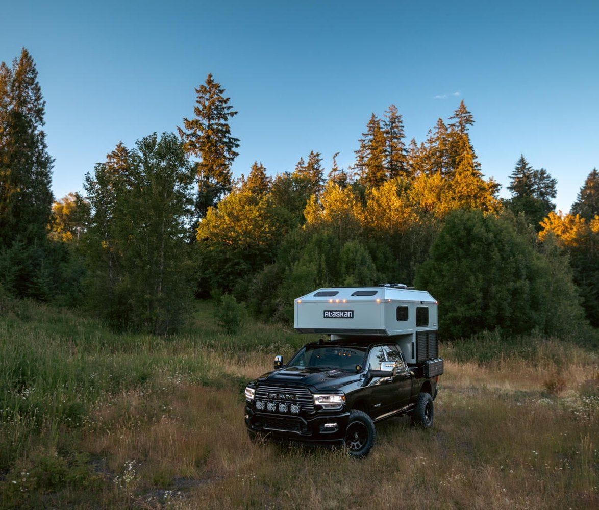 alaskan-hs-640-composite-pickup-camper-05-wide-landscape-exterior-1174x1000.jpg | Image