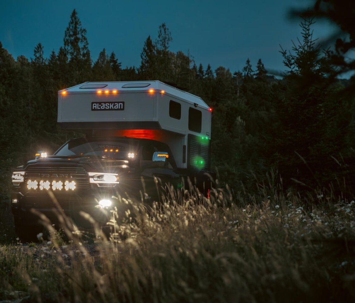 alaskan-hs-640-composite-pickup-camper-06-night-exterior-lighting-1174x1000.jpg | Image