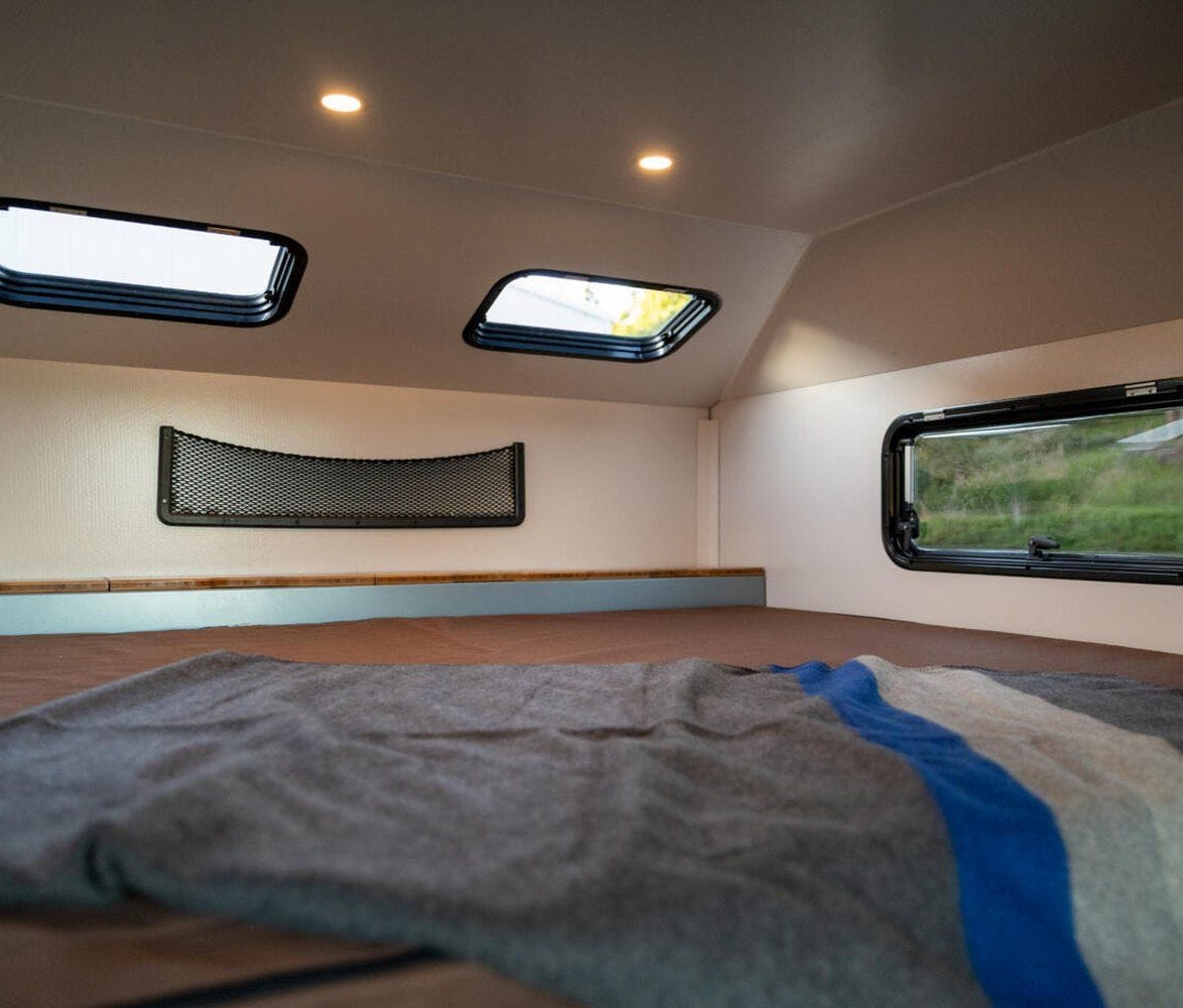 alaskan-hs-640-composite-pickup-camper-13-sleeping-area-side-view-1174x1000.jpg | Image