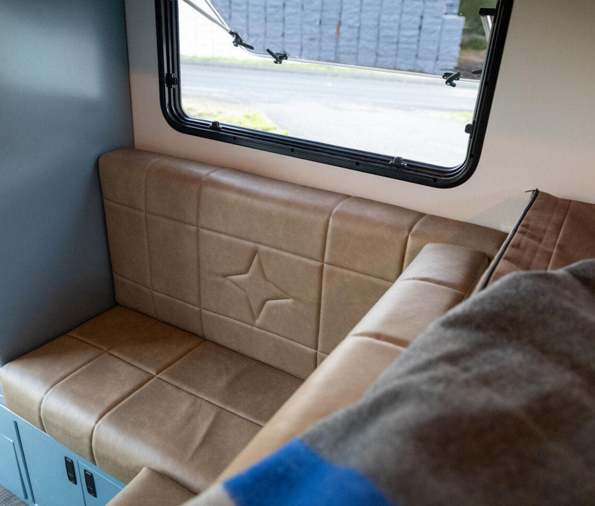 alaskan-hs-640-composite-pickup-camper-15-dinette-seating-detail-1174x1000.jpg | Image