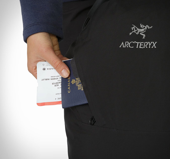 arcteryx-rolling-duffel-3.jpg | Image