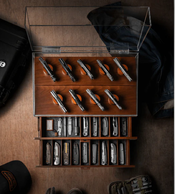 armada-knife-display-2.jpeg | Image