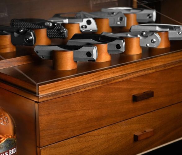 armada-knife-display-4.jpg | Image