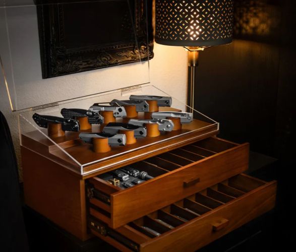 armada-knife-display-6.jpg
