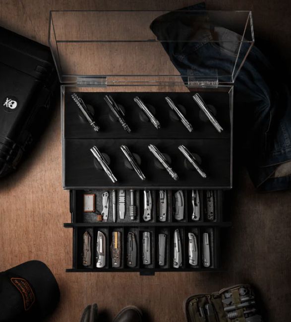 armada-knife-display-8.jpg