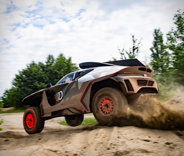 audi-e-tron-dakar-rally-car-7.jpg