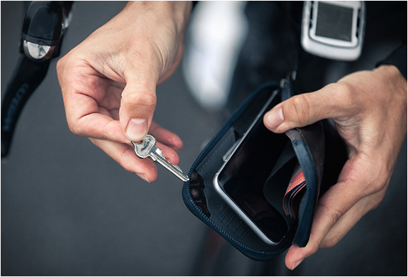 bellroy-elements-phone-pocket-2.jpg | Image