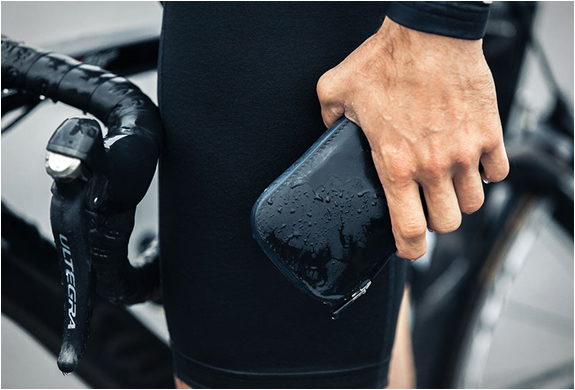 bellroy-elements-phone-pocket-3.jpg | Image