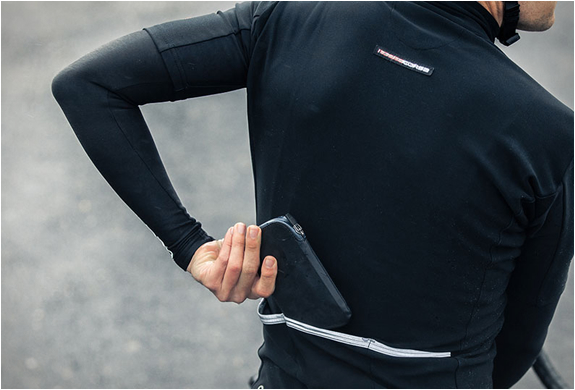 bellroy-elements-phone-pocket-4.jpg | Image