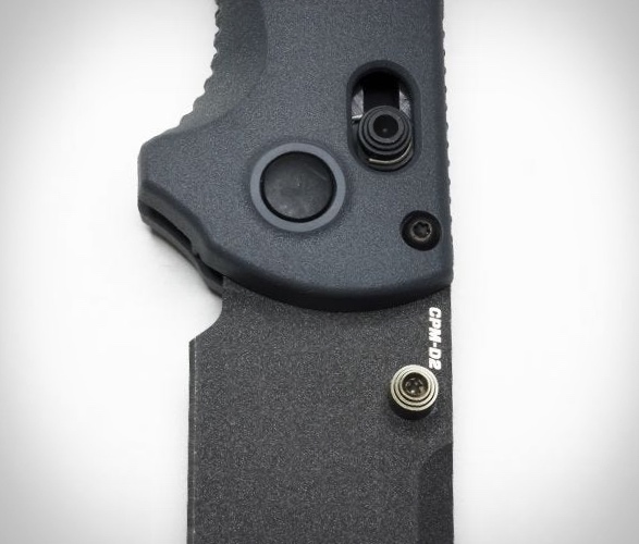 benchmade-redoubt-knife-4.jpg | Image