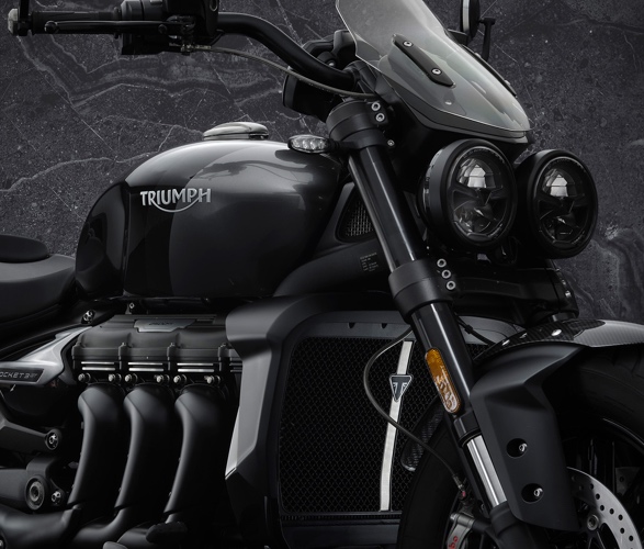 blacked-out-triumph-rocket-3-7.jpg