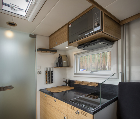 bliss-mobil-expedition-vehicle-11.jpg