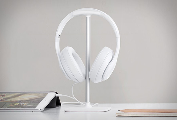 bluelounge-posto-headphone-stand-2.jpg | Image