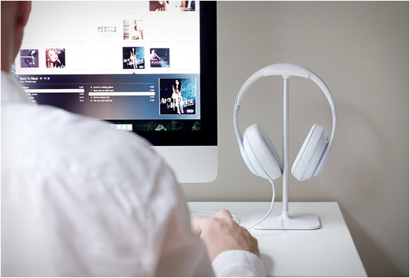 bluelounge-posto-headphone-stand-3.jpg | Image