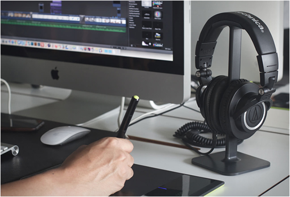 bluelounge-posto-headphone-stand-5.jpg | Image